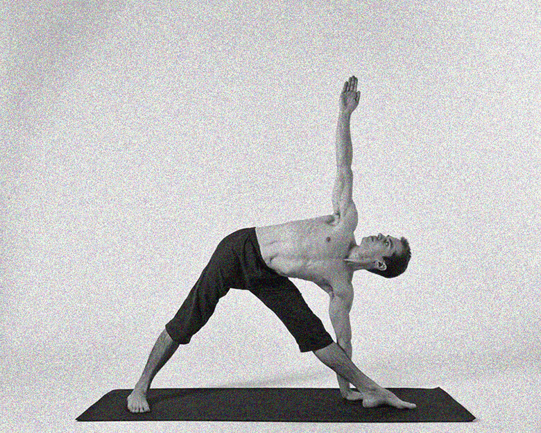 Поза вытянутого треугольника йога